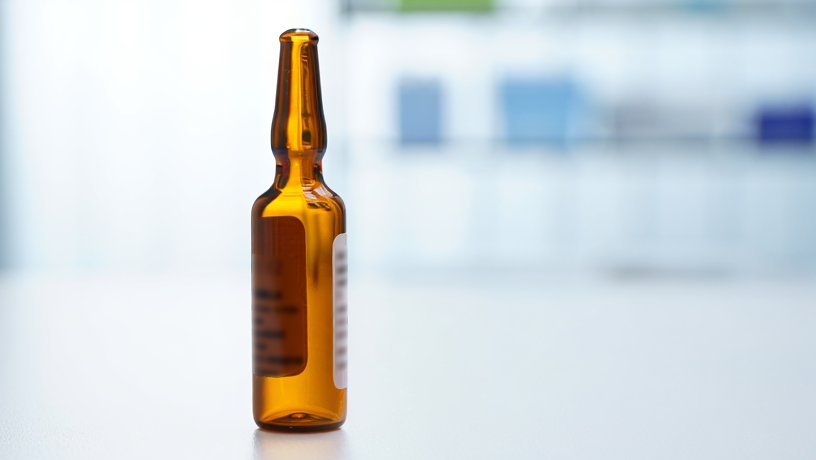 коричневая ампула с этикеткой